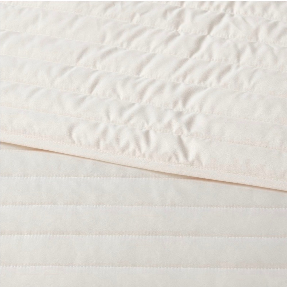 Room Essentials ivory Quilt - Picture 2 of 4